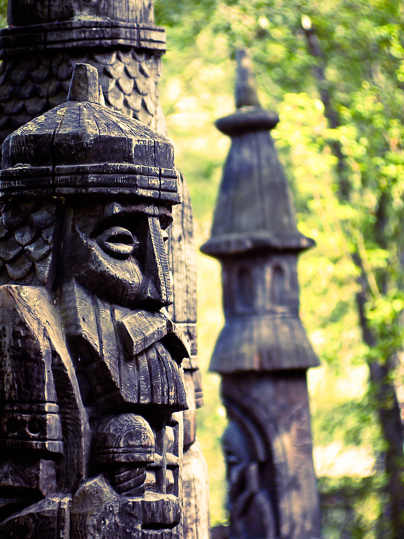 В глухом парке...