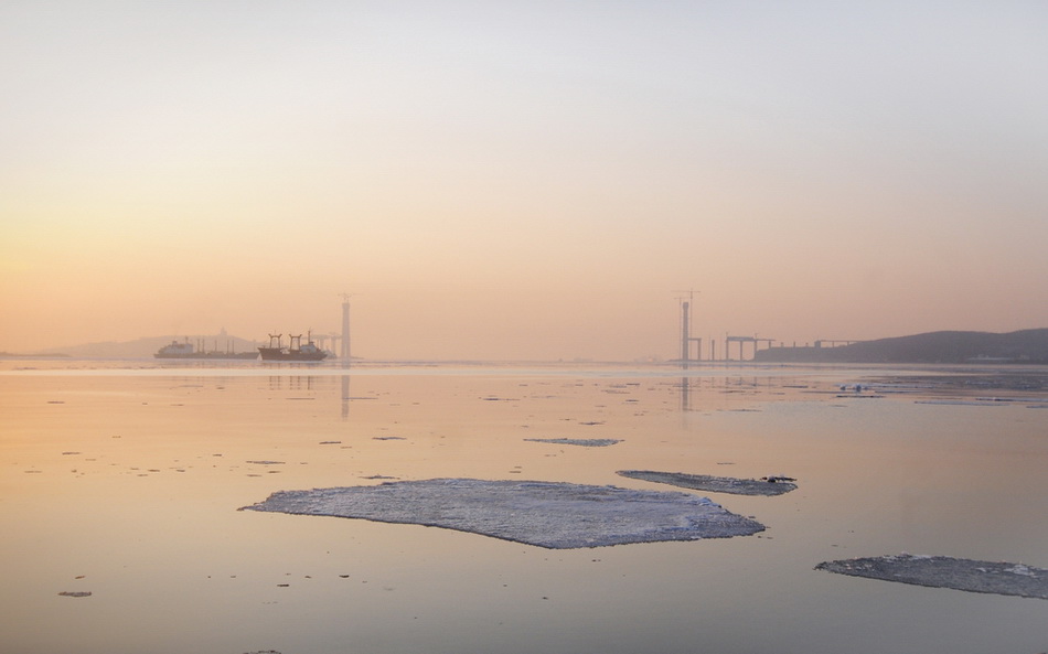 Рассвет. Мост на Русский