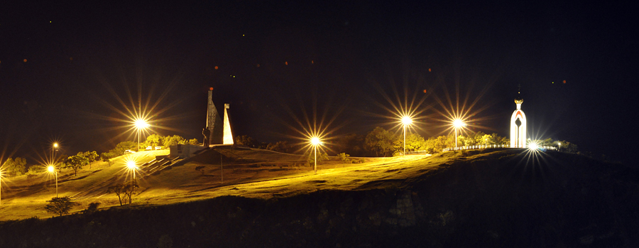 Находка. Памятник скорбящей матери.