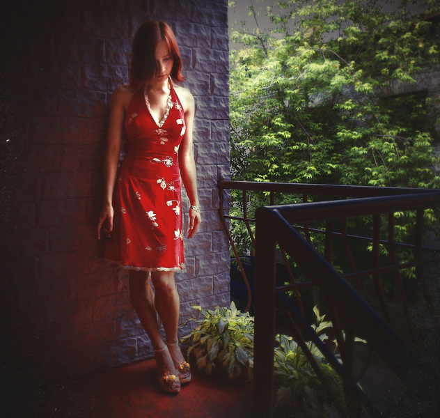 одна, в городе людей