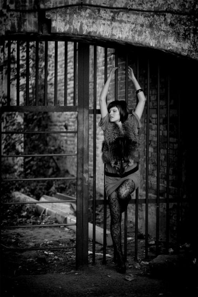 Девушка, в своих мечтаниях, в своём мире... Грез и печалей...