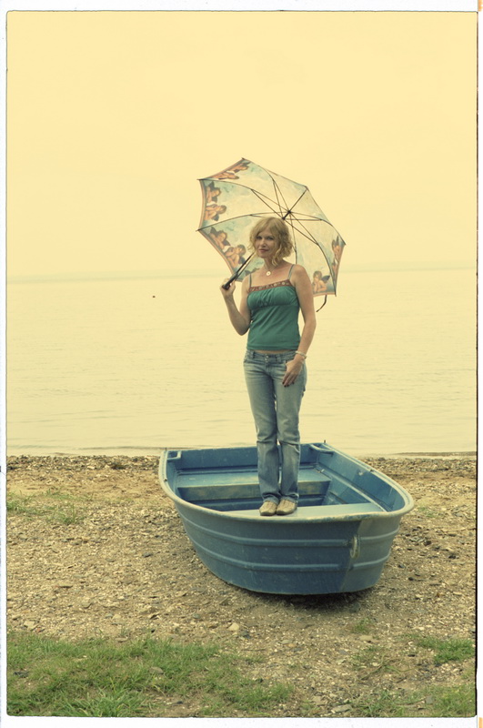 на улице зонт, а я без дождя...