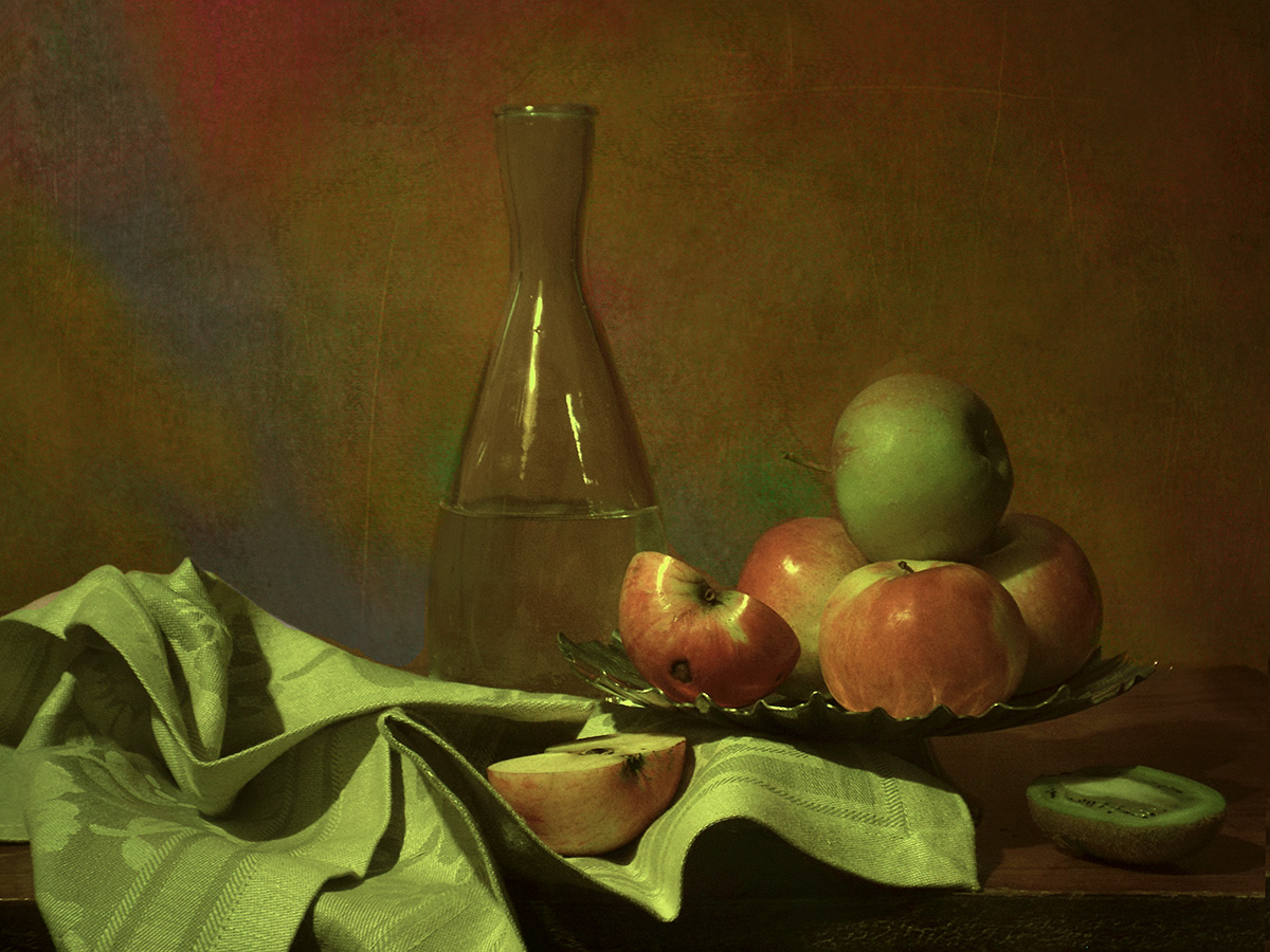 А на яблоке, червоточинка ...