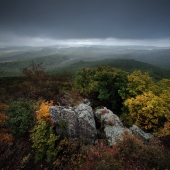 через минуту шел снег...
