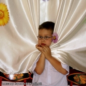 Переживание за друга на сцене.