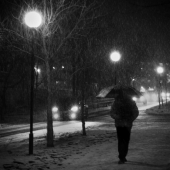 Прощаясь с нами, плакала зима...