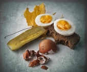 незатейливый завтрак художника